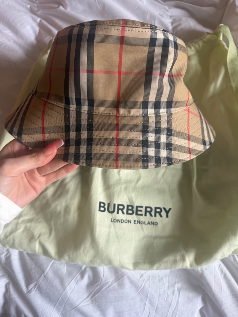 New Burberry Classic Check Bucket Hat in Beige